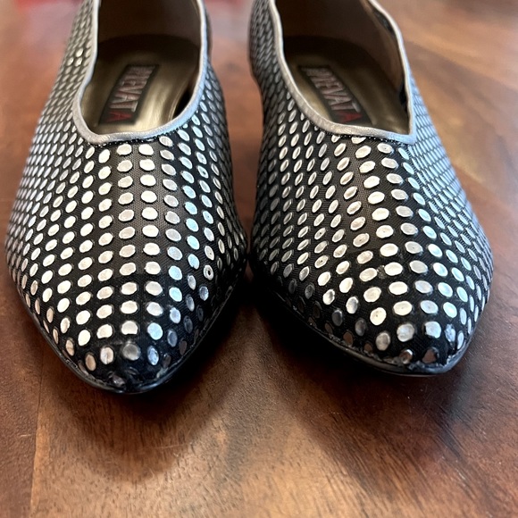 Prevata V Toe silver and black Kitten Heels Size 8.5 - Picture 4 of 6